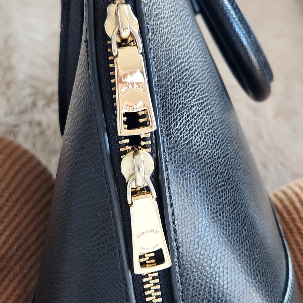 Like New COACH Sierra Bag Purse Black Crossbody Strap DUSTBAG - Picture 6 of 16